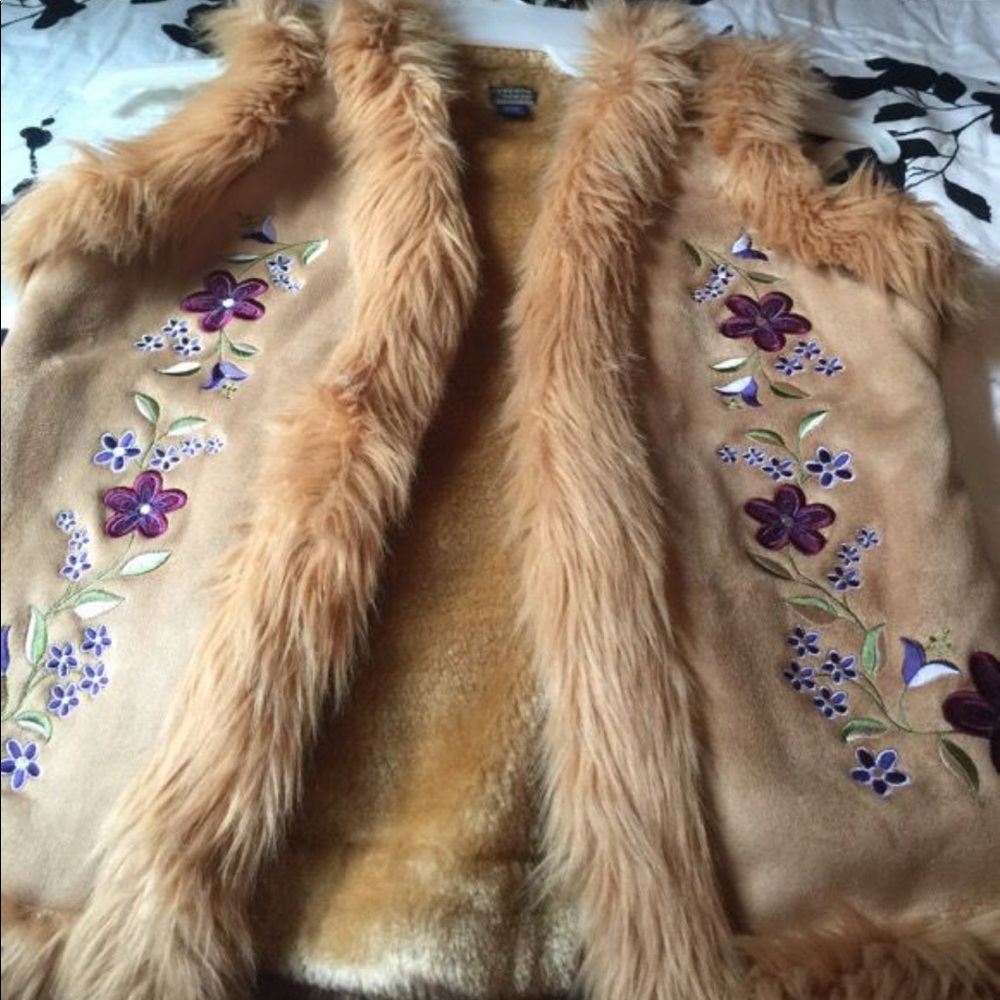 Shade and fur vest